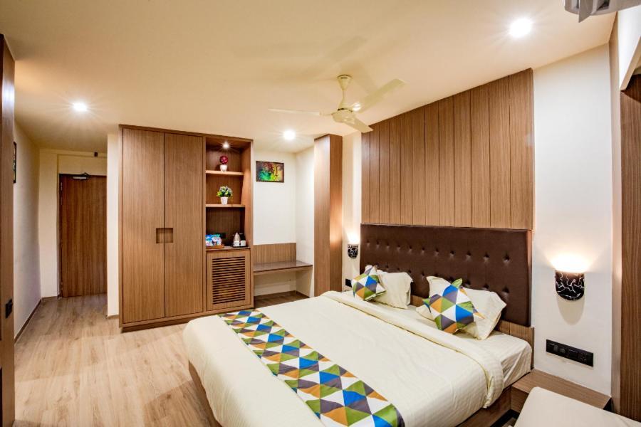 Hotel Nexus Rajkot Eksteriør bilde