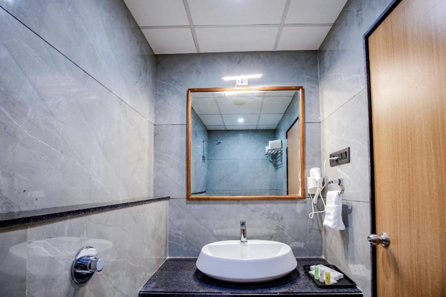 Hotel Nexus Rajkot Eksteriør bilde